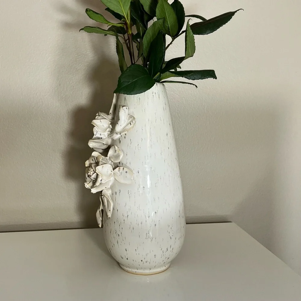 White and Speckled Grey Ceramic Vase 3D Flowers Pottery Home Decor Shabby Chic
